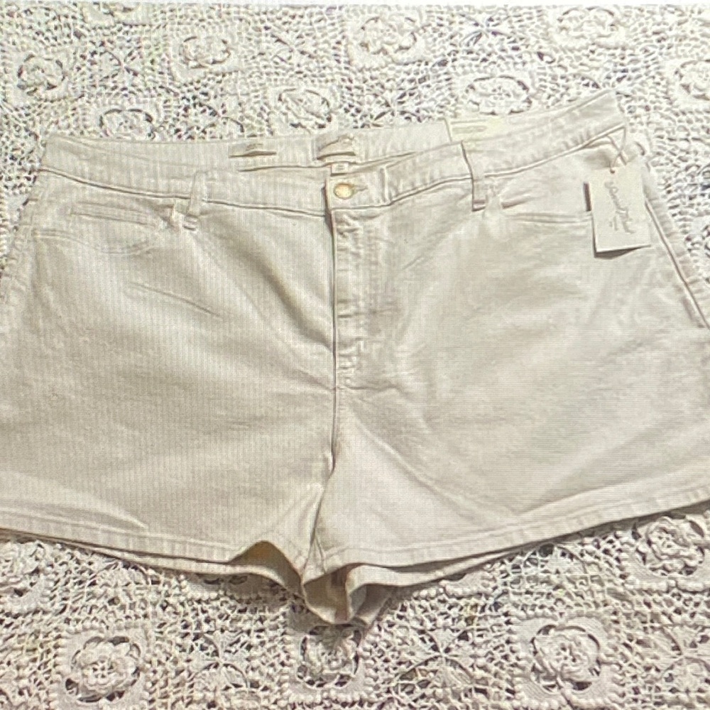 Universal Thread Women's Cream Jean Shorts